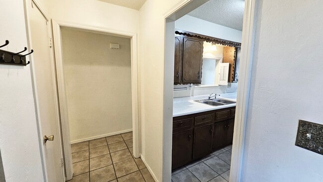 Building Photo - Charming 3-Bedroom Home in the Moore School District