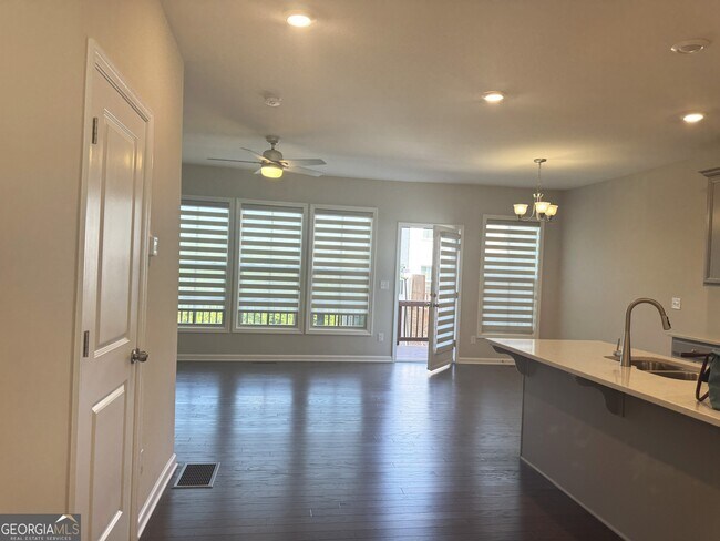 Foto del edificio - 381 Northaven Ave