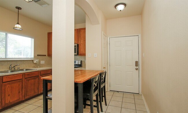 Foto del edificio - 3902 Mossy Pl Ln