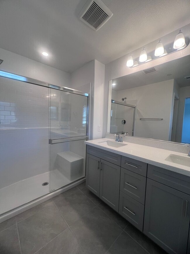 Building Photo - BRAND NEW TOWNHOUSE