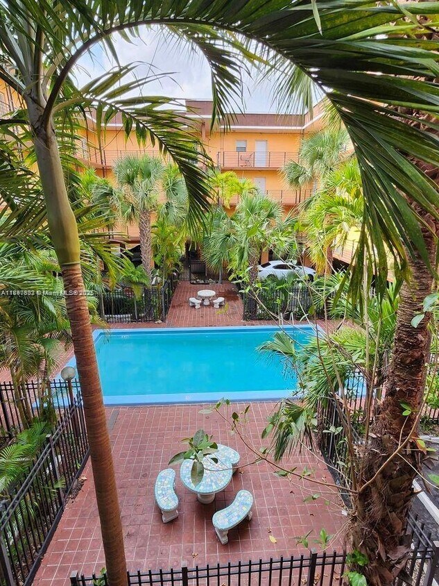 Foto principal - 365 NE 125th St