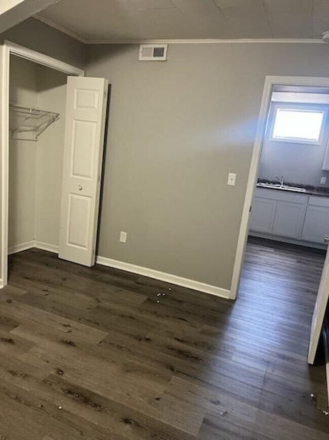 Foto del edificio - 1 Bedroom House in Country $650/Month