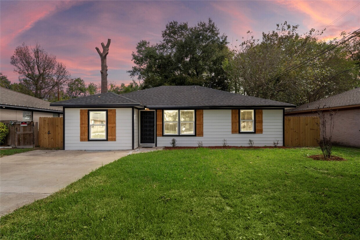 Foto principal - 6210 Rolland St