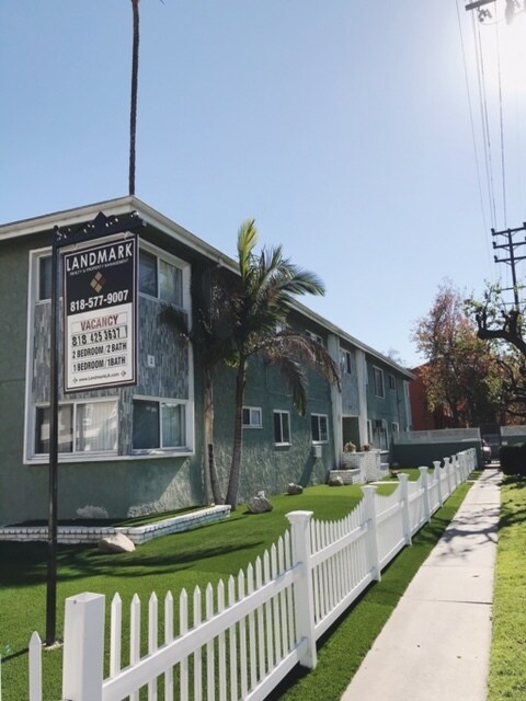 Prime location - 4330 Vineland Ave
