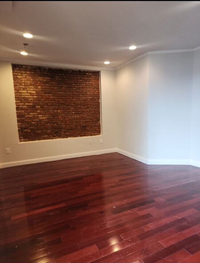 Building Photo - 2221 Eutaw Pl
