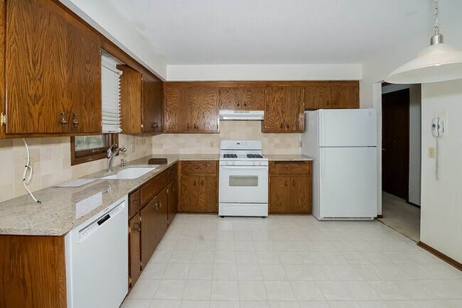 Building Photo - Stately 3 Bedroom, 3 Bath House in New Hope!