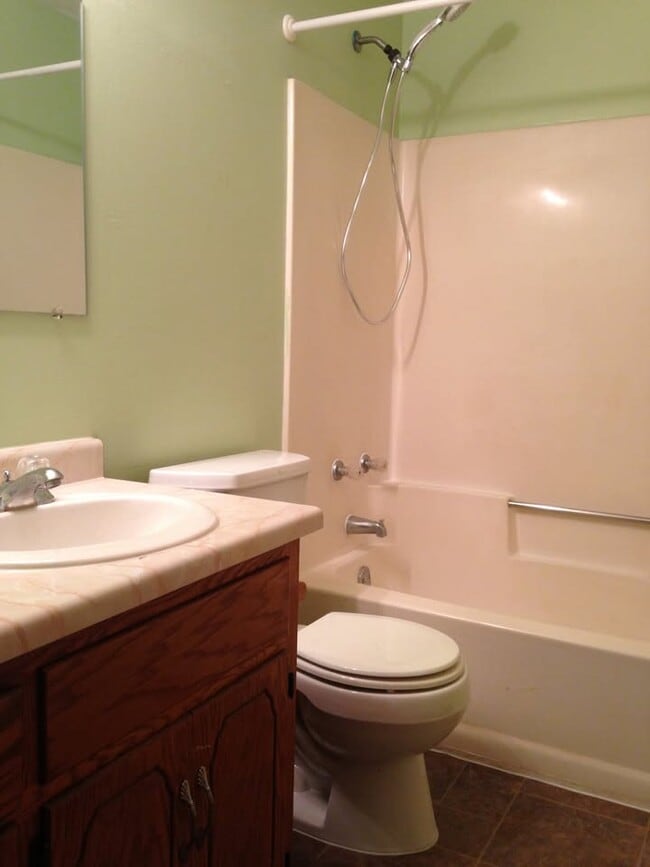 Building Photo - 768 Manor St