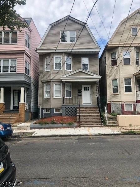 Primary Photo - 251 Ellis Ave