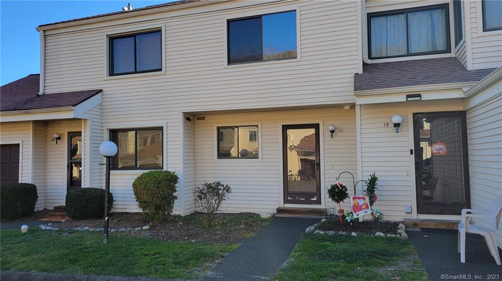 21 Deer Run, Bethel, CT 06801 Condo for Rent in Bethel, CT