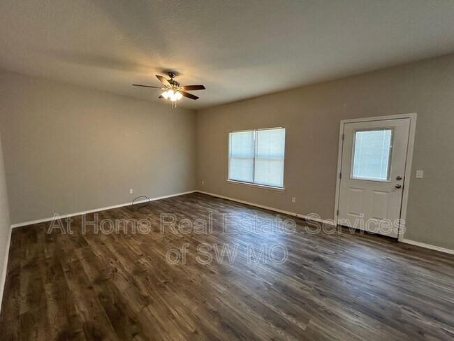 Foto del edificio - 211 E Rosalie St