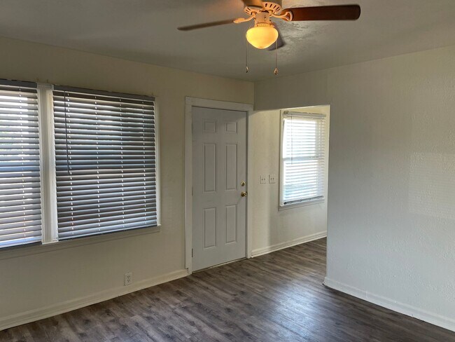 Foto del edificio - Newly Renovated-1 Bedroom 1 Bath Upstairs ...