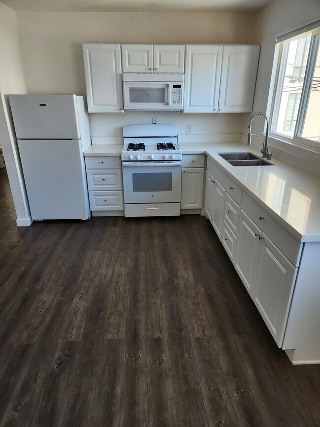 Foto del edificio - 4323 Van Nuys Blvd