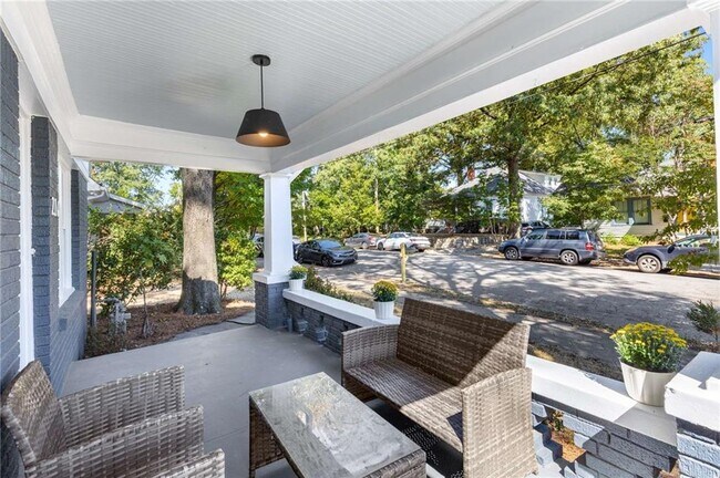 Foto del edificio - 216 Haralson Ave NE