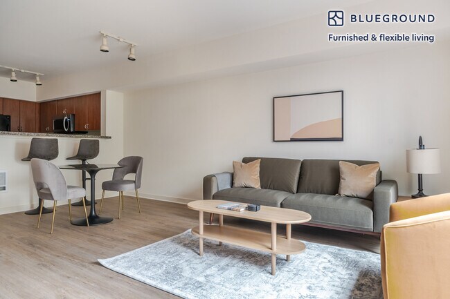 Foto del edificio - 362 Bellevue Way NE