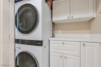 Building Photo - 9115 Strada Pl