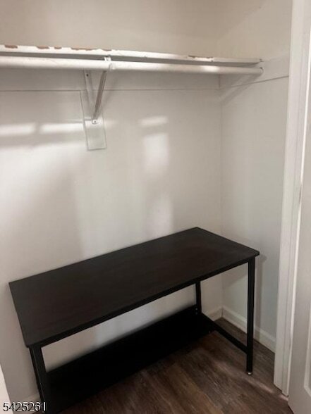 Foto del edificio - 81-83 Hawthorne Avenue Unit 1