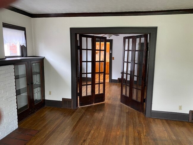 Building Photo - 2207 Portman Ave