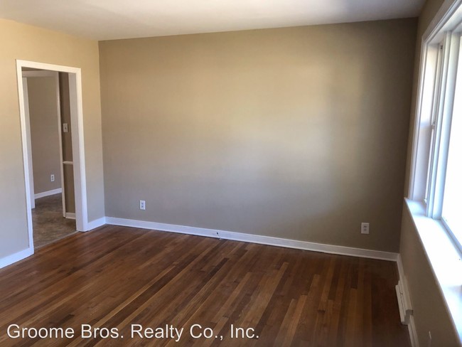 Building Photo - 3 br, 1.5 bath House - 2719 Fruehauf Road