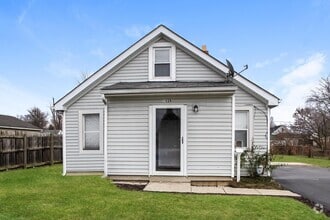Building Photo - 1028 Midland Ave