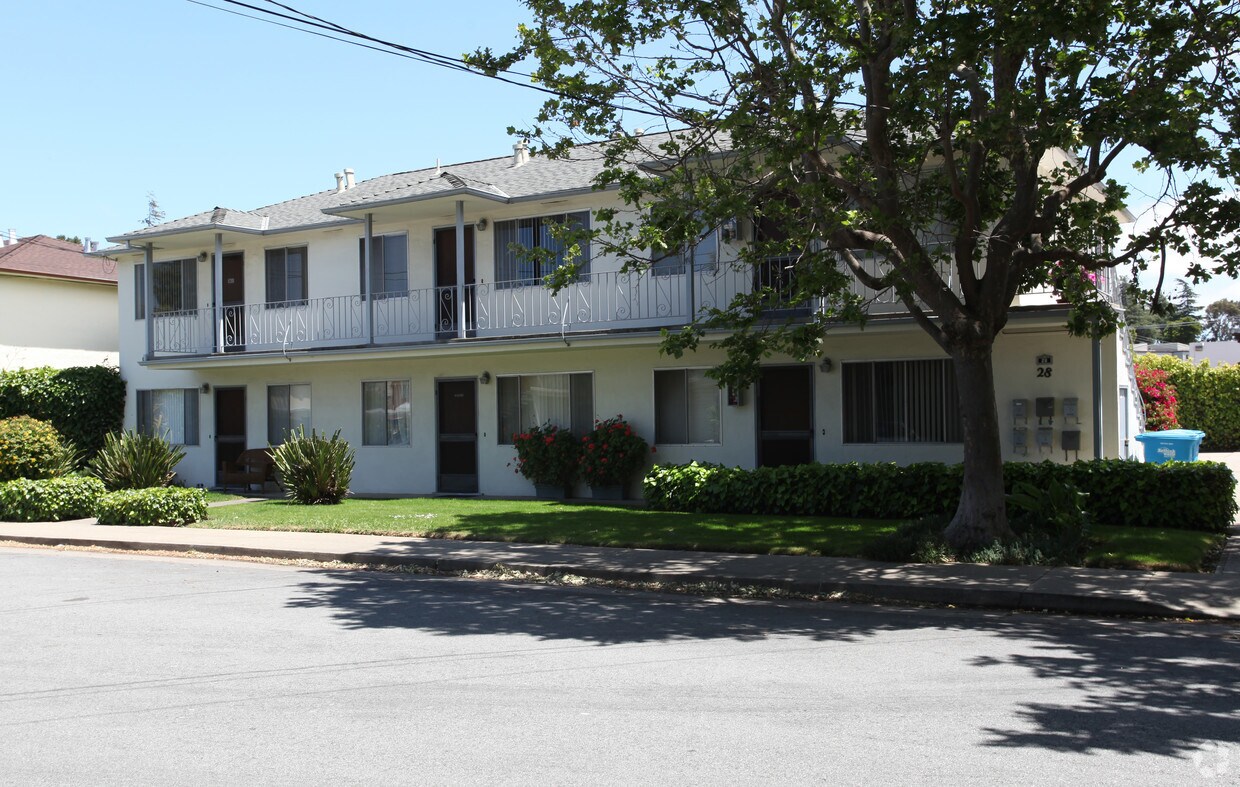 Building Photo - 28 E 41st Pl