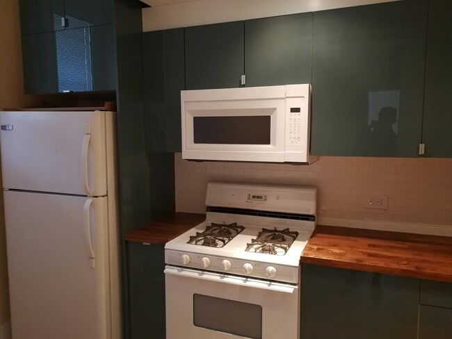 Kitchen - 2230 N Bissell St