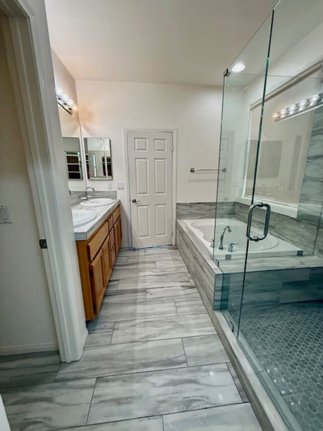 Building Photo - Lovely home in gated community