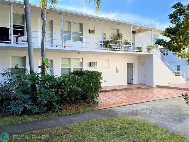 Foto del edificio - 306 N Lakeside Ct