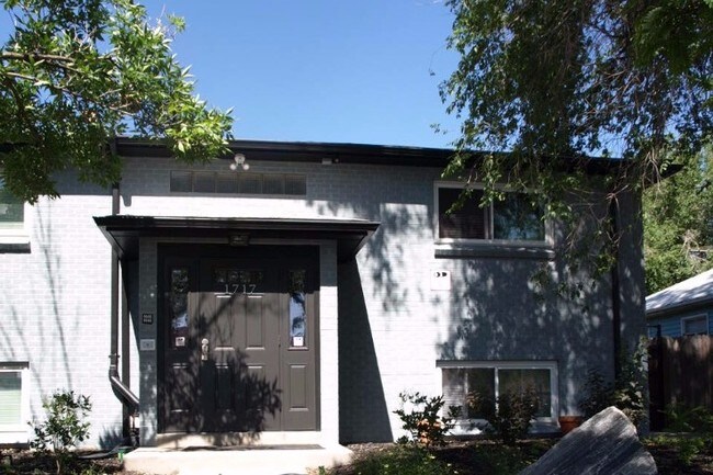 Entrance - 1717 Paris St