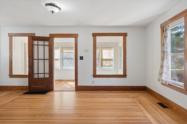 Foto del edificio - 751 Holmes Rd