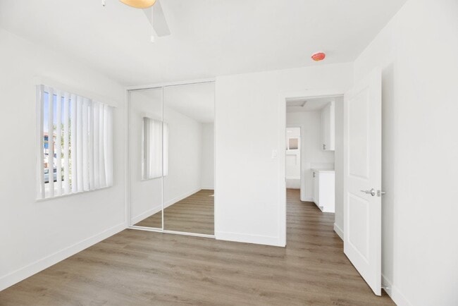 Building Photo - 939 27th St