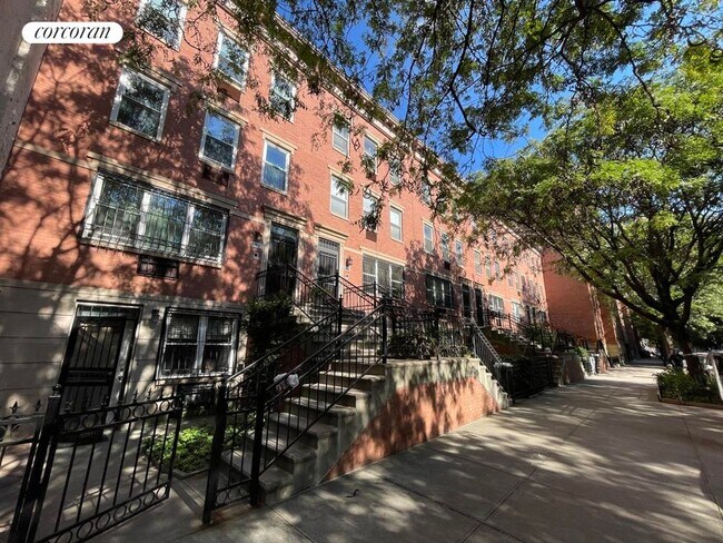 Foto del edificio - 313 E 119th St