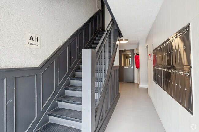 Lobby - 1602 Bathurst Street