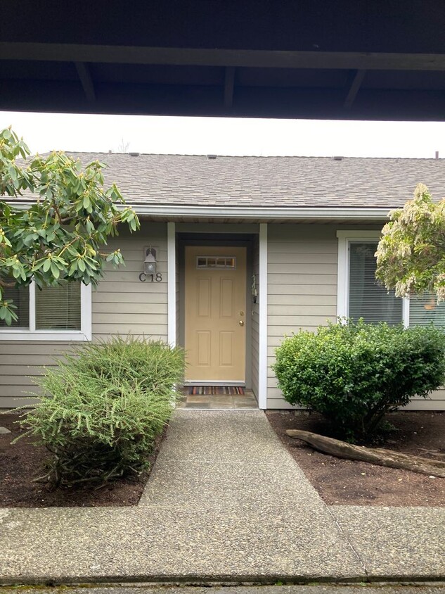 Foto principal - 2 Bedroom Home Sweet Home in Kirkland, WA