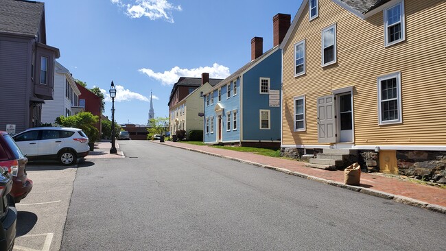 Historic District - Harbor Hill Place