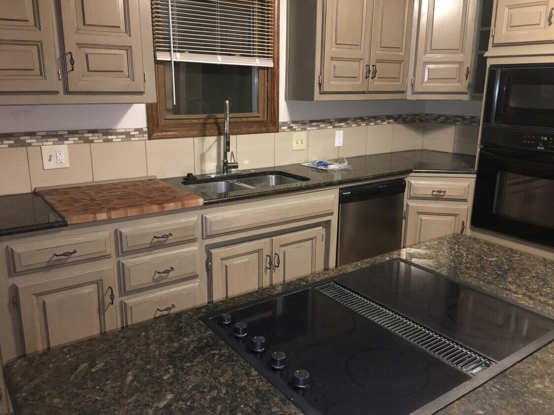 Primary Photo - 1730 W 28th St