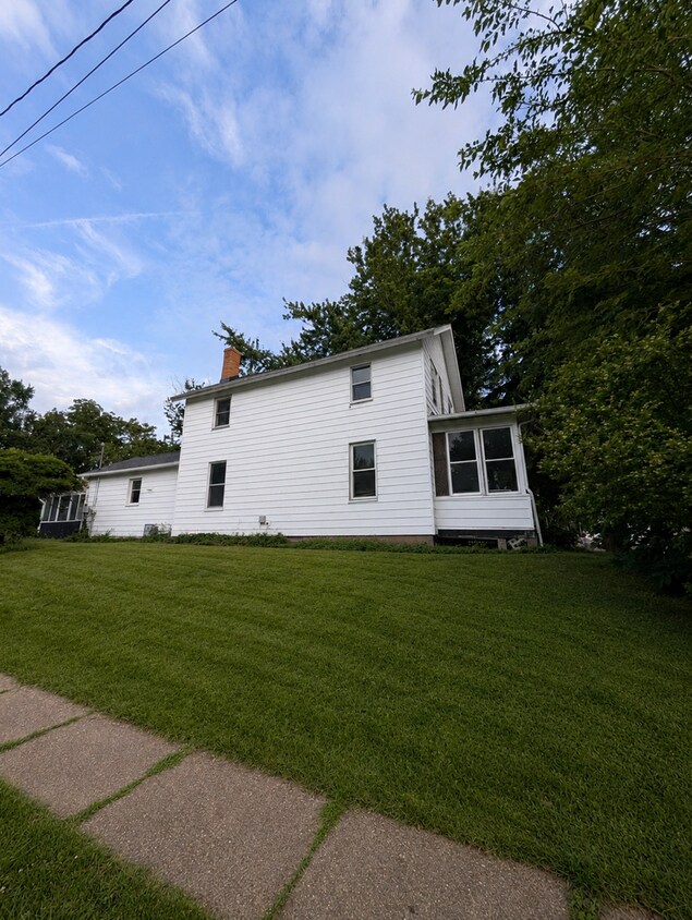 Foto del edificio - Spacious Davenport Home Near Downtown and East Village Attractions!