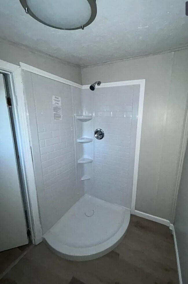 Building Photo - 228 Eden St