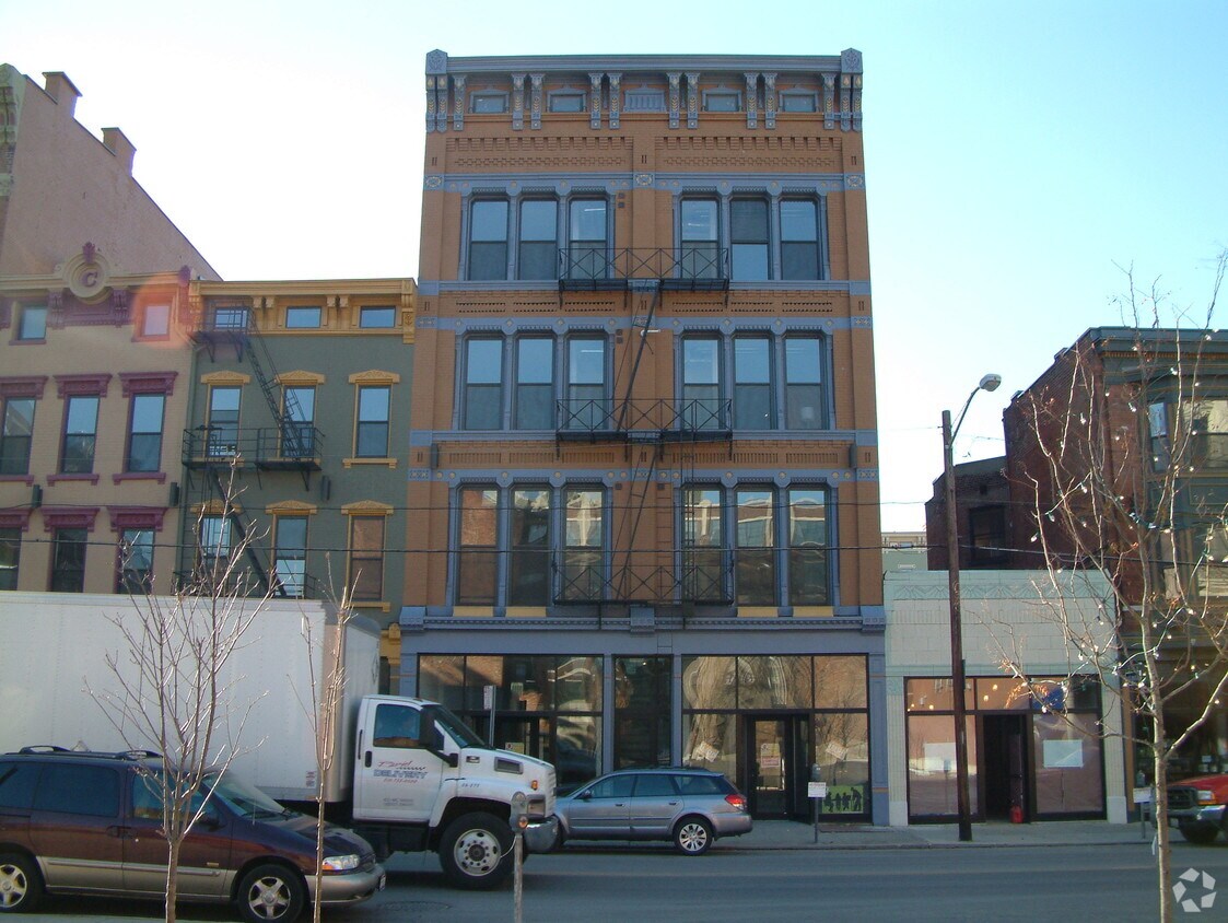 Building Photo - 1207-1209 Vine St
