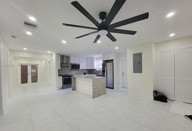 Building Photo - 8140 NW 11th Ct