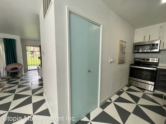 Building Photo - 1 br, 1 bath House - 510 N Villa Court 111