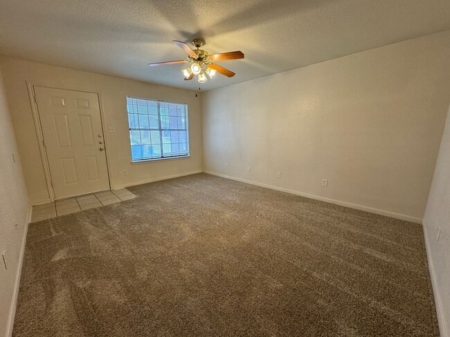 Foto del edificio - 311 Cedar Ridge Dr