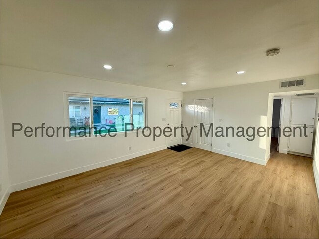 Foto del edificio - 3401 Squire Ln