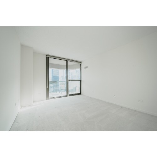 Building Photo - 400 N La Salle St