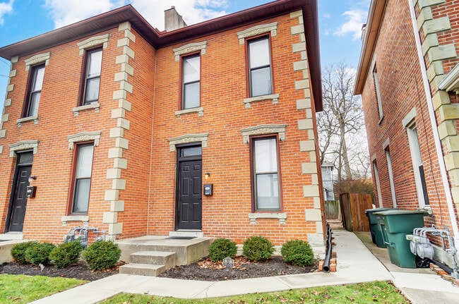 Building Photo - 731 Hamlet St