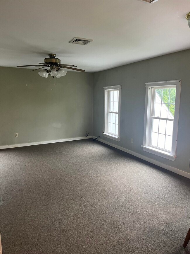 Foto del edificio - 586 Bellows Falls Rd