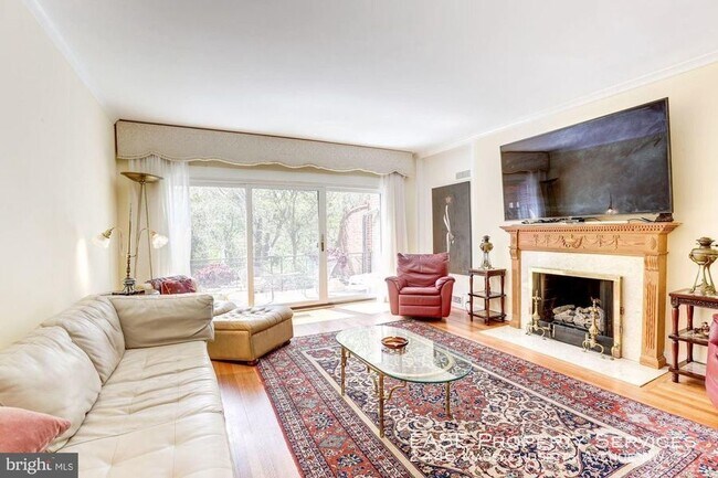 Foto del edificio - 2446 Massachusetts Ave NW