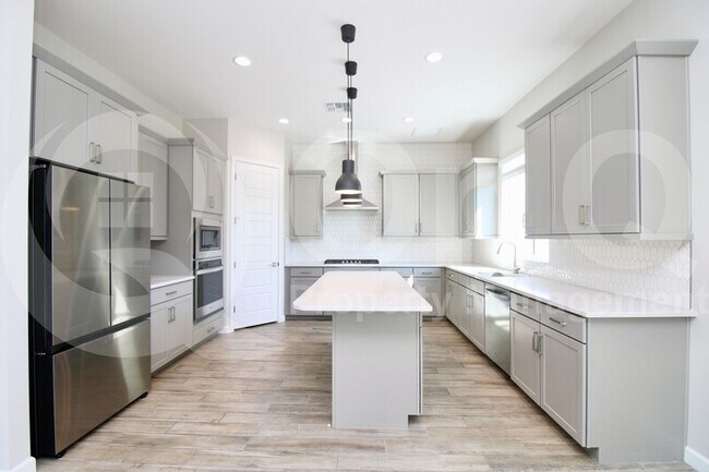 Building Photo - 5107 E Woodridge Dr