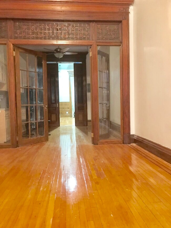Building Photo - 15 W 120 St