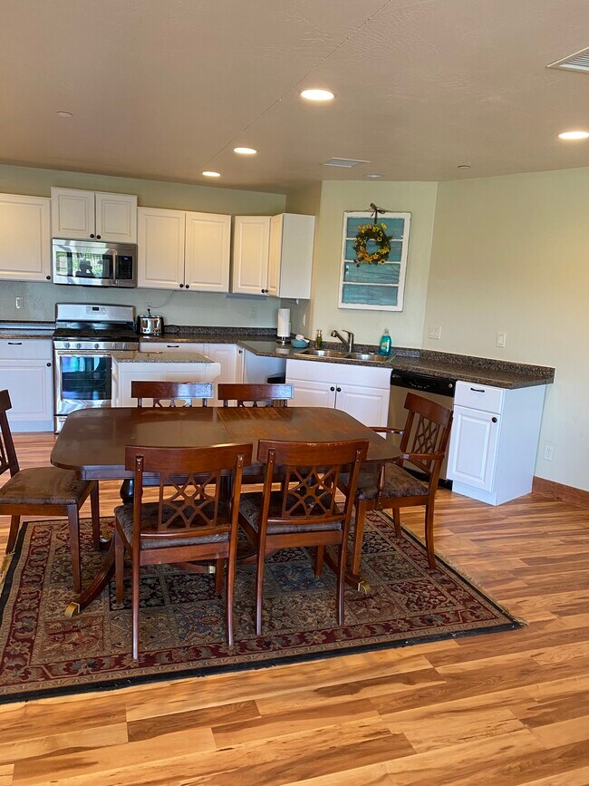 Kitchen/ dining - 95 Fork Horn Ct