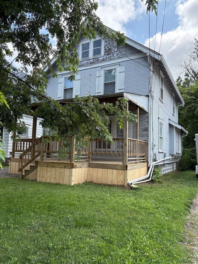 Building Photo - 128 N Seffner Ave